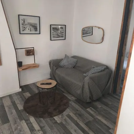 Charment Sureaux Apartment