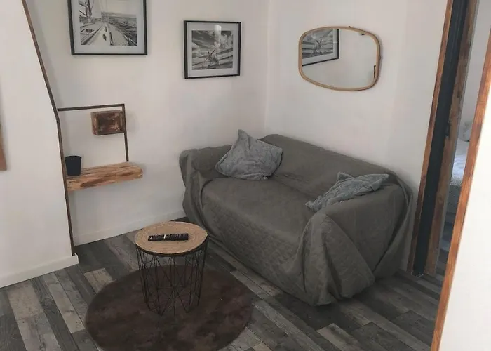 Charment Sureaux Apartment